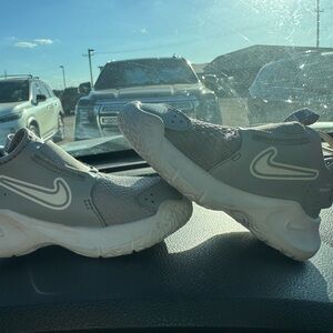 Nike toddler shoes guc with lots of life left size 5c and 6c